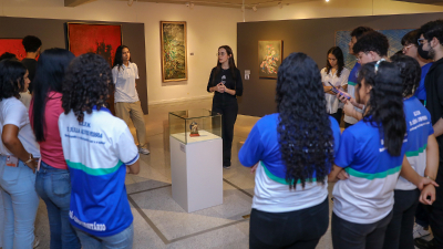 O projeto vai trazer alunos de escolas públicas e privadas de Fortaleza para visitações no Espaço Cultural Unifor (Foto: Julia Donato)