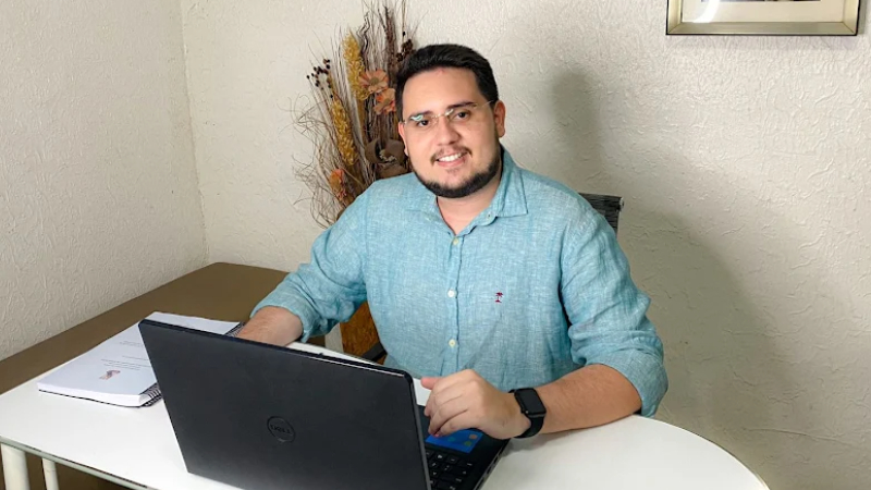 De acordo com Alan, a profissão de farmacêutico é bastante promissora, com diversas possibilidades de atuação e importância para a sociedade (Foto: Acervo Pessoal)