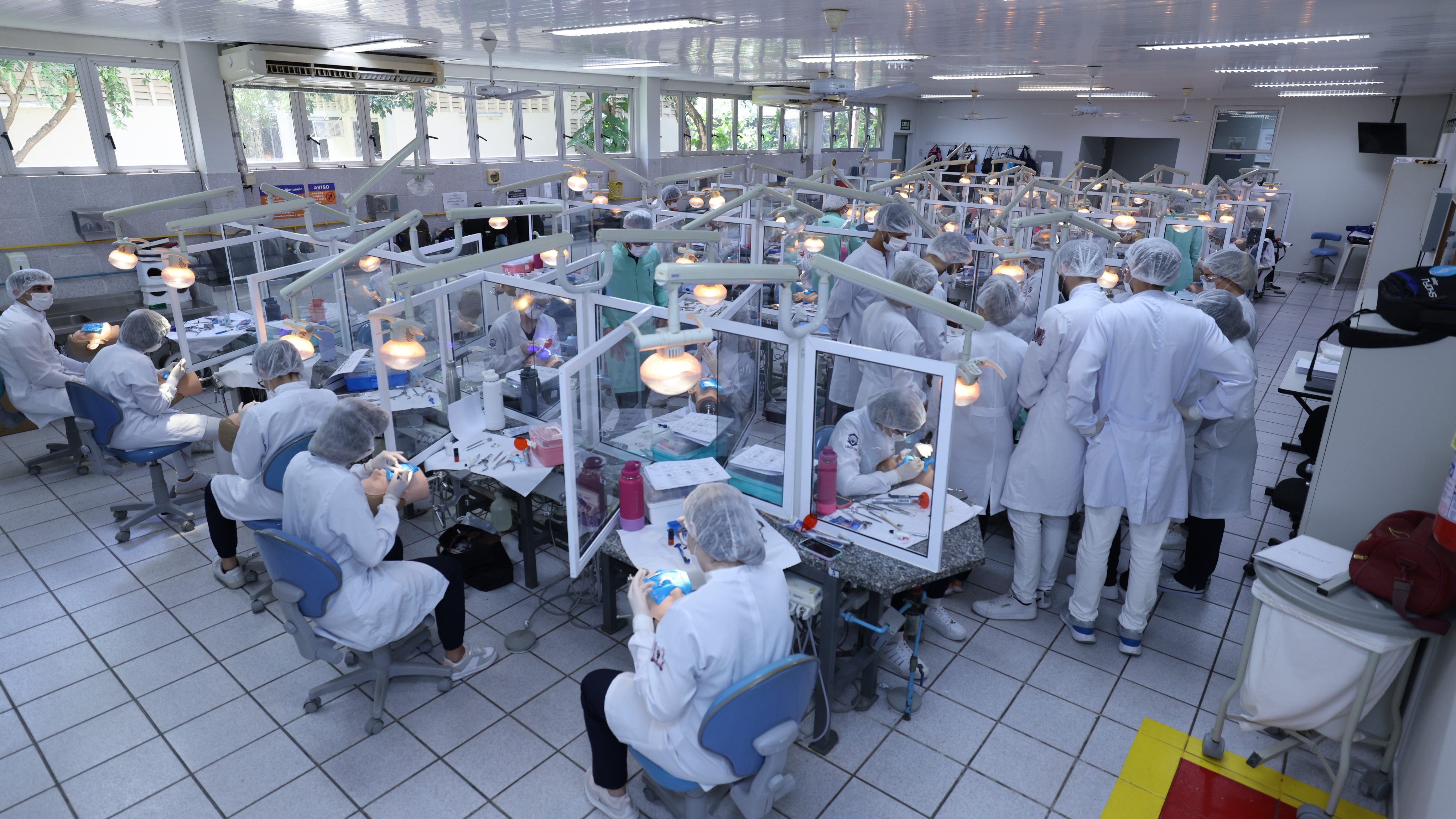 A infraestrutura do curso de Odontologia da Unifor reúne tecnologia de ponta para potencializar a formação prática dos estudantes - Foto: Ares Soares