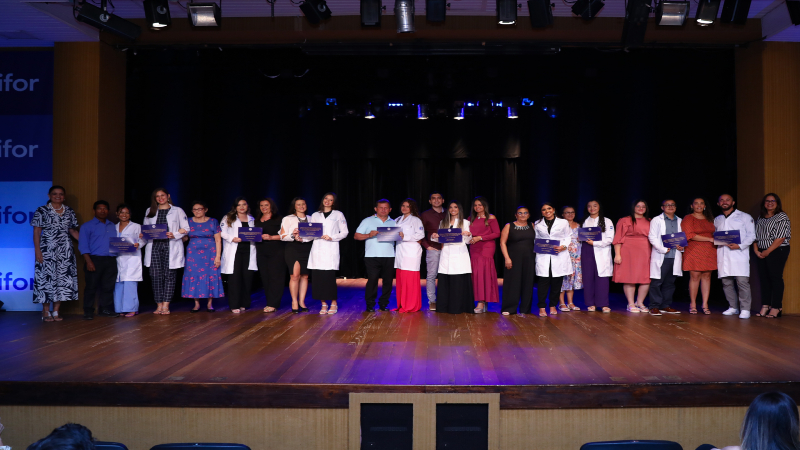 O jaleco, além de ser um símbolo do compromisso com a profissão, representa a dedicação ao cuidado com o paciente e à excelência no atendimento. (Foto: Duda Barroso)