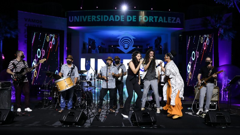 As atrações musicais The Dillas, Lorena Nunes e trio regional Chico Chic encerraram a noite (Foto: Ares Soares)