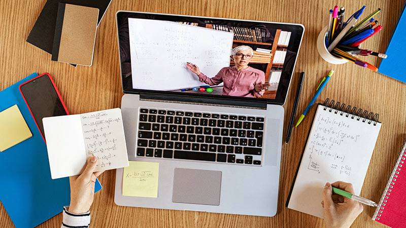 Com o fácil compartilhamento de conteúdos em aulas remotas, cresce a preocupação com a Lei de Direitos Autorais. (Foto: Getty Images)