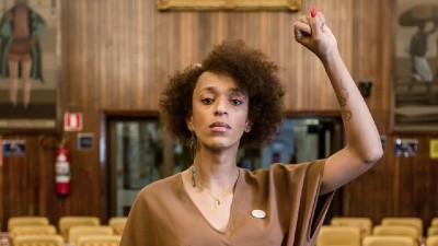 Érika Hilton luta desde a infância pela sobrevivência de seus pares e reitera seu papel na política brasileira. (Foto: Lela Beltrão)