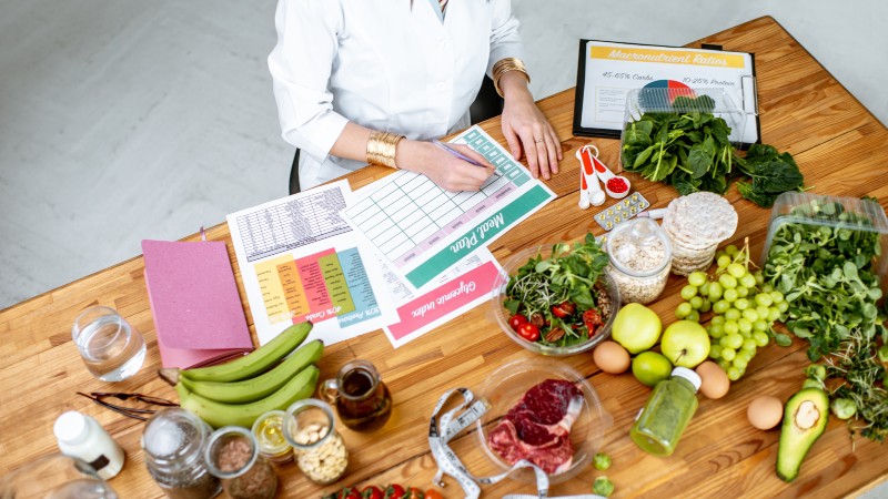 Os graduandos são capacitados a planejar, executar e avaliar ações de cuidado ao ser humano de forma a garantir a promoção da saúde, prevenção e tratamento de doenças e a segurança alimentar e nutricional (Foto: Getty Images)