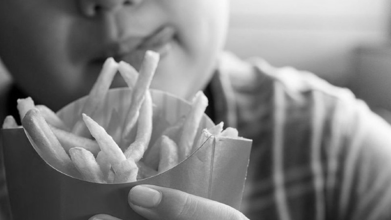 Cerca de 224 milhões de crianças em idade escolar são afetadas pela Obesidade Infantil. (Foto: William Voon/EYEEM/Getty Images)