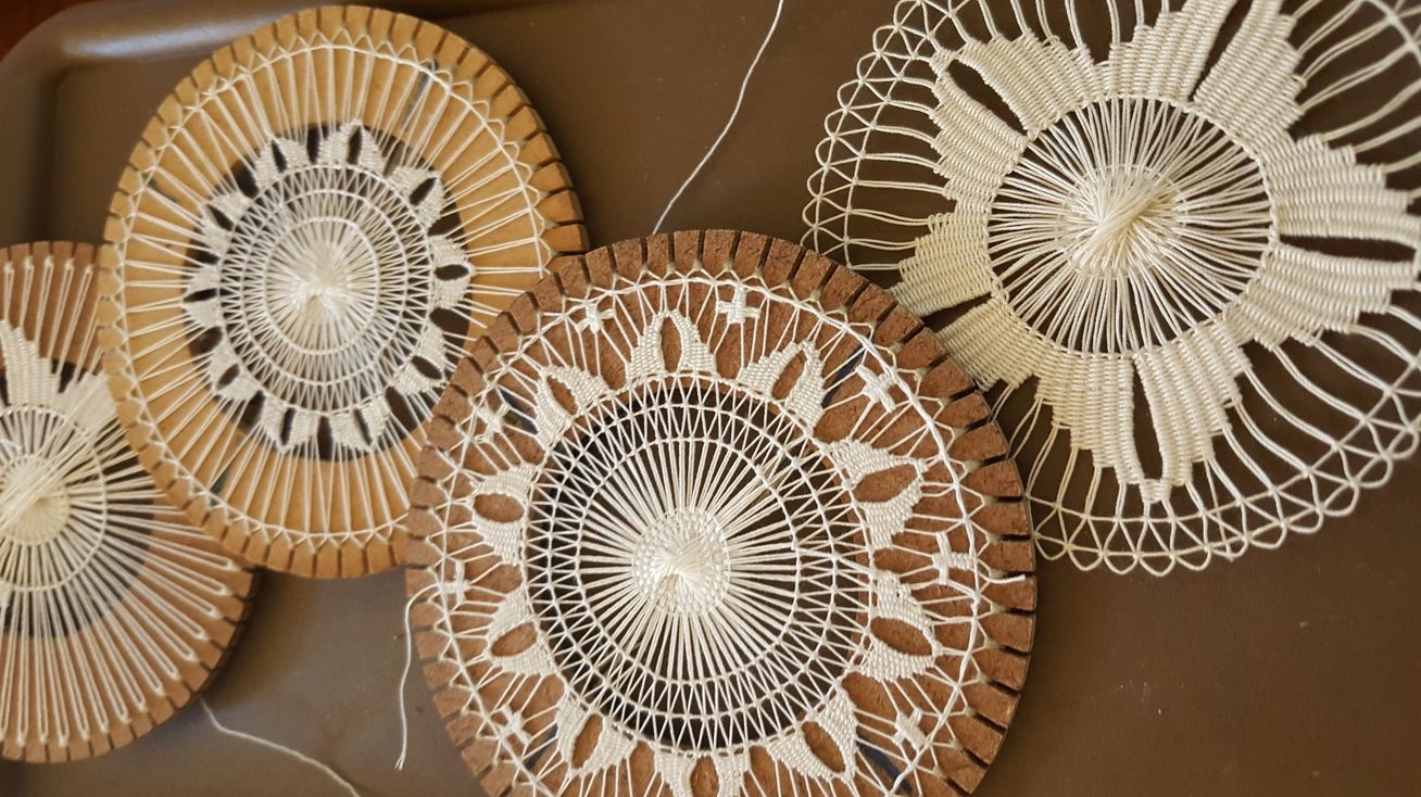 Diversas tipologias de artesanato já foram trabalhadas, como renda de bilro, bordado richelieu, crochê, barro, cipó e macramê - Foto: Divulgação
