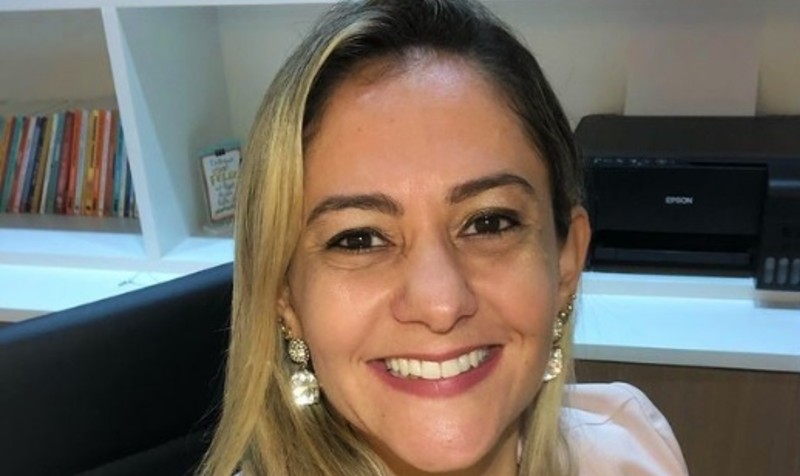A professora Sabrina Dourado, com mestrado em Direito Público, é palestrante e mentora (Foto: reprodução das redes sociais)