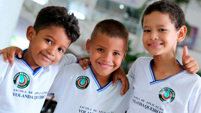 Crianças da Escola de Aplicação Yolanda Queiroz, um dos muitos projetos sociais realizados pela Unifor que têm visibilidade internacional. (Foto: Ares Soares)