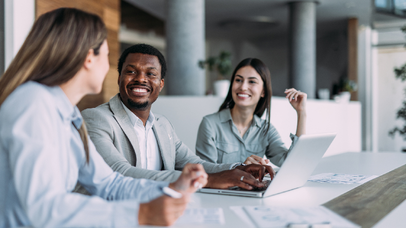 Os alunos interessados têm até o dia 13 de novembro para se inscrever gratuitamente no hackathon (Foto: Divulgação)