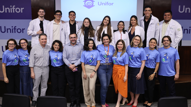 Os estudantes vivenciam momento simbólico de pertencimento à profissão durante solenidade (Foto: Ares Soares)
