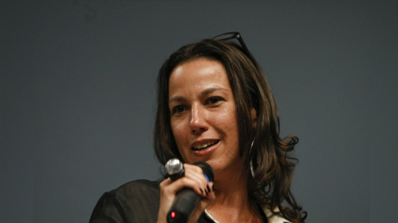 A convidada é autora do livro “Moda, globalização e novas tecnologias” e coordenadora do grupo de pesquisa MODATA (Foto: Divulgação)