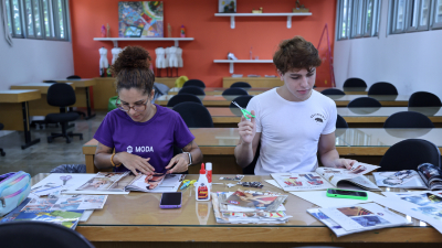 A colagem é uma técnica artística que consiste em criar novas composições visuais colando materiais diversos (Foto: Ares Soares)