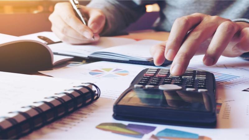 Definir as prioridades é fundamental no momento de planejar o orçamento mensal (Foto: Shutterstock)