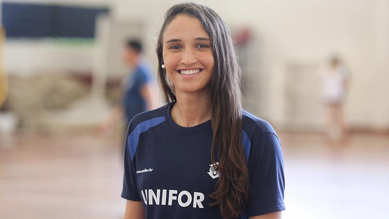 Atleta e nutróloga, Verena Figueira é também estudante do curso de Educação Física da Universidade de Fortaleza (Foto: Ares Soares)