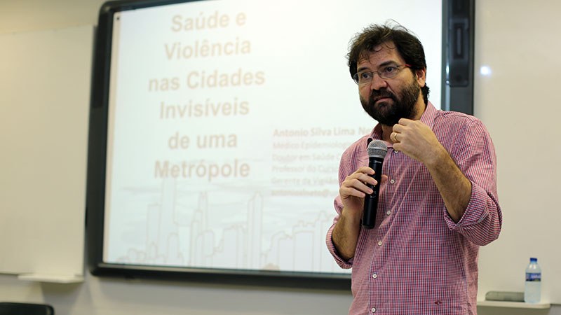 Lima Neto é professor do curso de Medicina da Unifor e gerente da Célula de Vigilância Epidemiológica da Secretaria Municipal de Saúde de Fortaleza (Foto: Ares Soares)