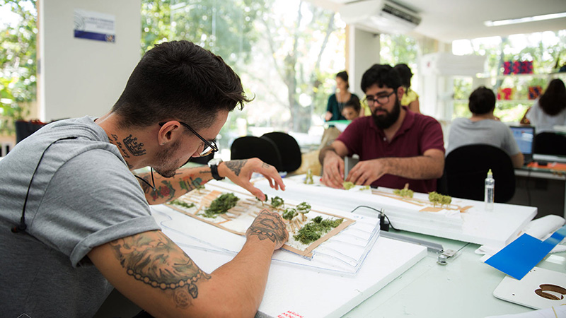 Alunos do curso de Arquitetura e Urbanismo podem se candidatar a uma das vagas de estágio ofertadas este mês (Foto: Unifor)