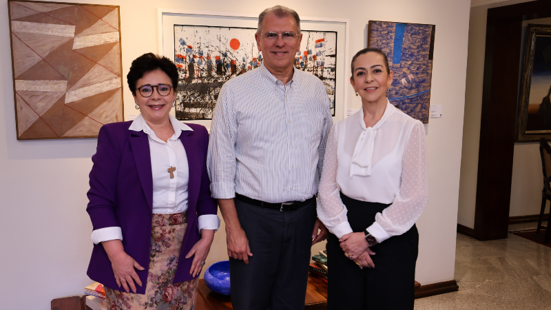 Patricia Campos, presidente da CBPCE, esteve reunida com o reitor da Unifor, professor Randal Pompeu, e com a professora Fabíola Rocha, da Pós-Unifor (Foto: A res Soares)