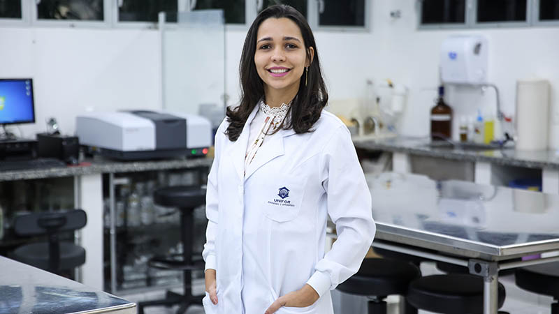 Caroline Mourão Melo, professora e coordenadora do curso de Farmácia. Foto: Ares Soares.