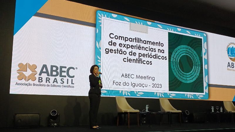 Juliana Pinto, gestora do CSE, falou sobre o compartilhamento de experiências na gestão de periódicos científicos (Foto: Arquivo pessoal)