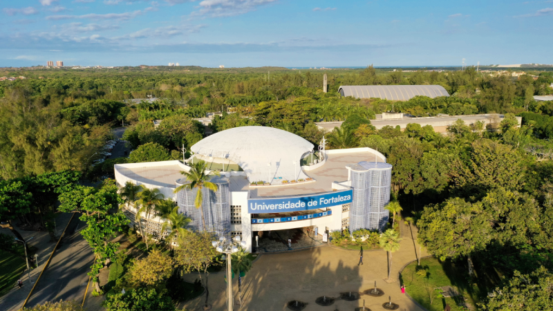 Com mais de 490 mil metros quadrados de extensão, a Unifor abriga natureza, tecnologia de ponta e metodologias de ensino inovadoras (Foto: Ares Soares)