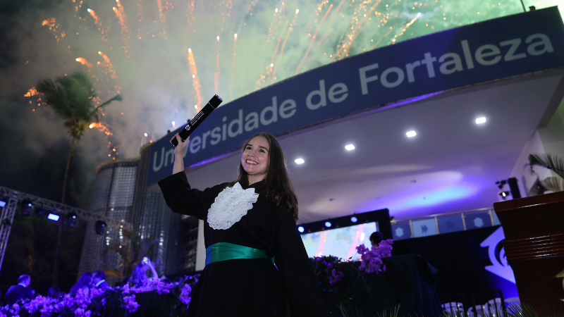 Legenda: Colação de Grau reuniu concludentes, convidados, docentes e autoridades (Foto: Ares Soares)