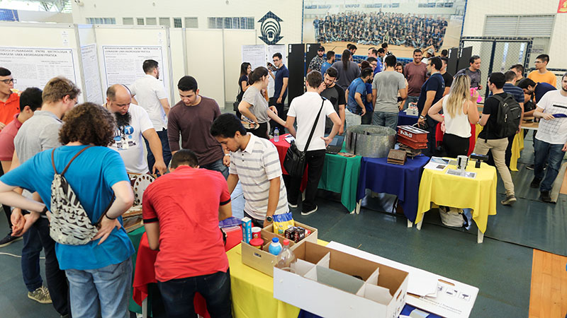 O evento, promovido pelo Centro de Ciências Tecnológica (CCT), da Universidade de Fortaleza, ocorreu neste sábado (7), no Ginásio Poliesportivo da Universidade. Foto: Ares Soares.