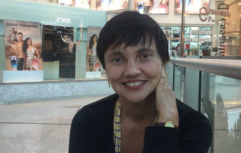 A professora e psicóloga Eliane Diógenes, docente dos cursos de Psicologia e de Cinema e Audiovisual da Unifor, é uma das responsáveis pelo projeto EscutArte. (Foto: divulgação)