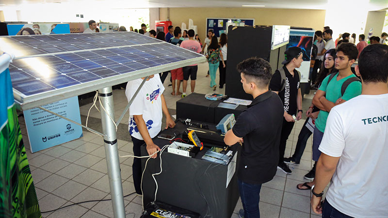 Projeto de energia solar de alunos da Unifor (Foto: Ares Soares)