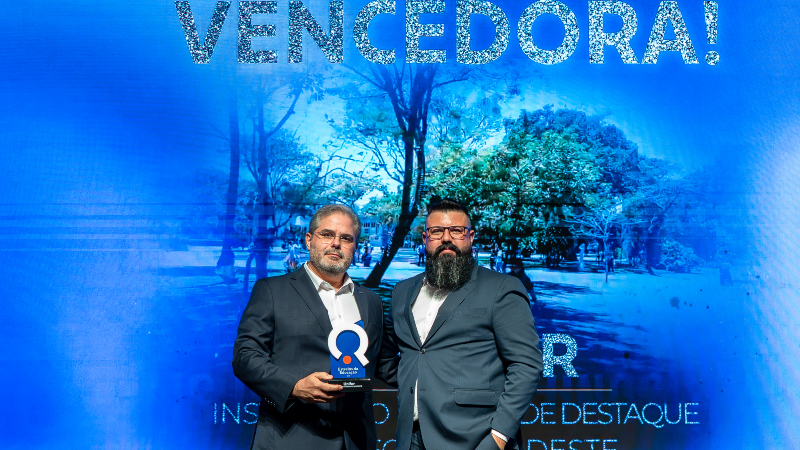 O Curador da Fundação Edson Queiroz, Edson Queiroz Neto, recebe o Prêmio Estrelas da Educação 2025, em São Paulo, em reconhecimento à Unifor como Melhor Instituição de Ensino Superior do Norte e Nordeste. (Foto: Raphael Minas)