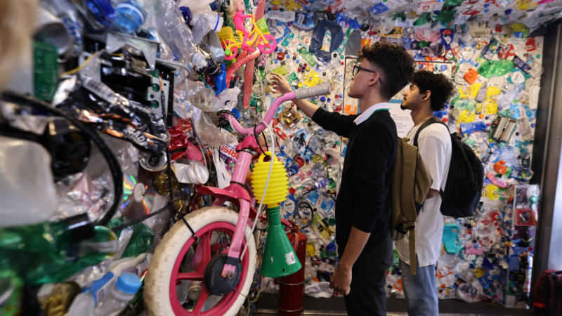 Com curadoria do artista Marcello Dantas, 