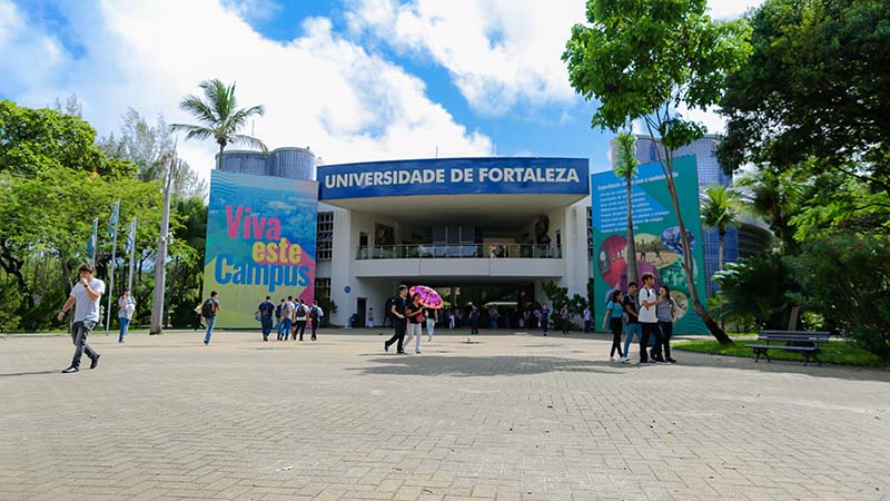 Campus da Universidade de Fortaleza ocupado antes da pandemia. (Foto: Ares Soares)