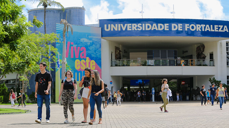 Campus da Universidade de Fortaleza ocupado antes da pandemia. (Foto: Ares Soares)