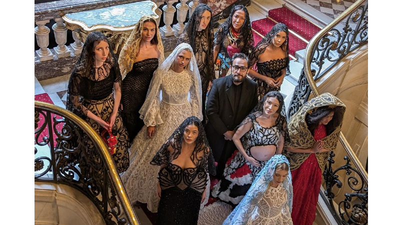 Estilista e designer de moda assina figurinos para novelas da Globo, o folhetim “Guerreiros do Sol
