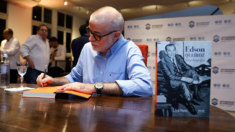 O autor Lira Neto durante lançamento do livro “Edson Queiroz – Uma Biografia” (Foto: Ares Soares)