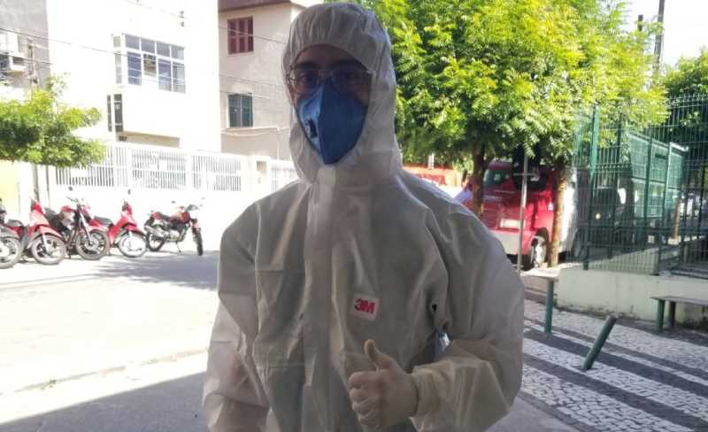 Aos 24 anos, o médico Luiz Sucupira está atuando na UPA de Caucaia e no Hospital Antonio Prudente, em Fortaleza. (Foto: divulgação)