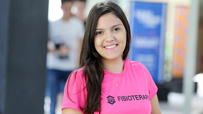 Maria Eduarda, aluna do curso de Fisioterapia da Unifor (Foto: Ares Soares)