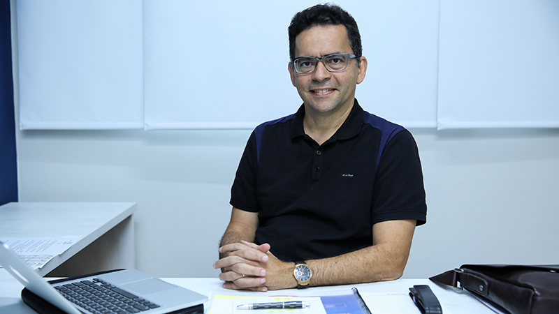 Diretor de Pesquisa, Desenvolvimento e Inovação (DPDI) da Unifor, professor Vasco Furtado. Foto: Ares Soares.