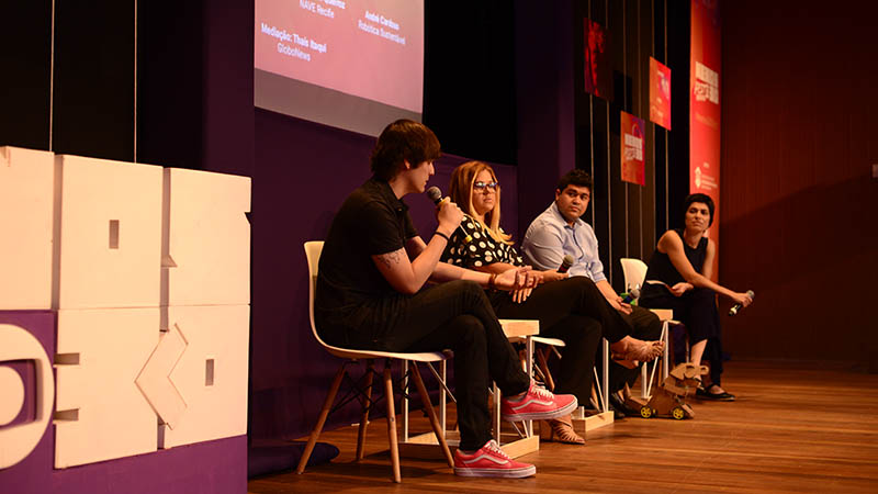 Os palestrantes debateram as novas metodologias tecnológicas introduzidas na educação e como torná-las harmônicas e eficazes para professores e alunos. Foto: Lia Beatriz (FotoNIC).