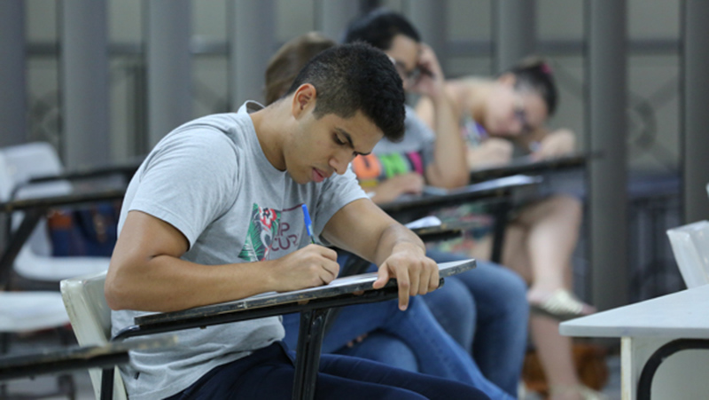 Nesta etapa, o aluno poderá ingressar na instituição utilizando a nota do Exame Nacional do Ensino Médio (ENEM) ou Prova. Foto: Ares Soares.