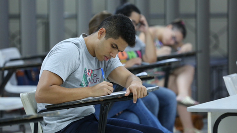 Confira as vantagens financeiras em forma de descontos, parcelamentos e financiamentos para os alunos. Foto: Ares Soares.