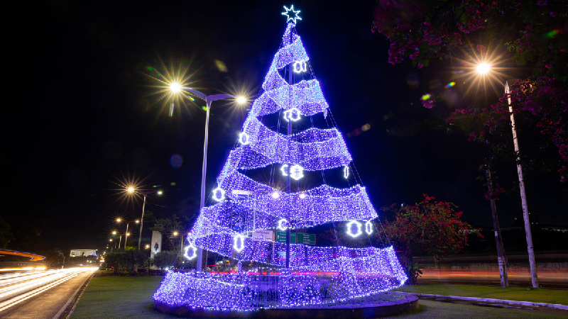 Fundação Edson Queiroz celebra fim de ano com Árvore de Natal, iluminação  do Campus da Unifor e ato religioso no Altar Votivo