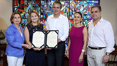 O governador Camilo Santana e a presidente da Fundação Edson Queiroz, Lenise Queiroz Rocha, formalizaram em 7 de junho de 2019, a devolução do antigo Centro de Convenções para a construção do complexo de arte e cultura (Foto: Ares Soares/2019)