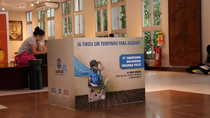 Serão recolhidas doações de leite em pó, livros infantis e brinquedos novos ou usados no posto de coleta localizado no hall do Biblioteca  (Foto: Gabriel Goersch/Unifor)