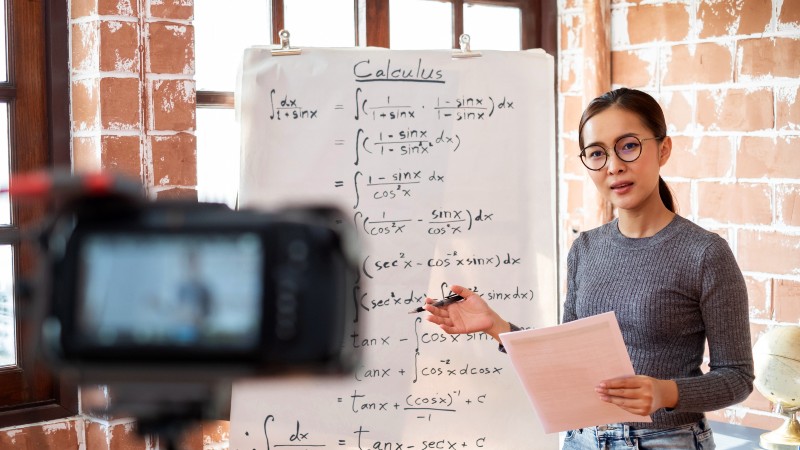 Os interessados devem possuir, no mínimo, título de mestre e precisam comprovar experiência na elaboração de materiais educacionais (Foto: Getty Images)