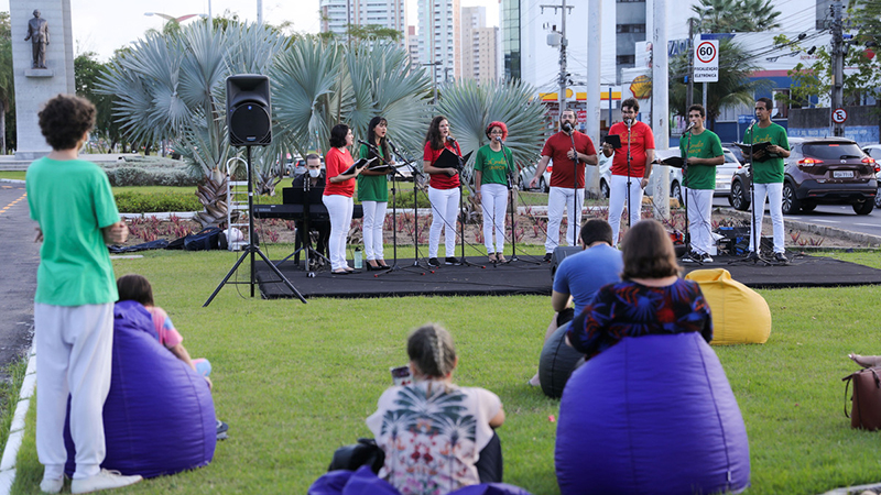 Coral Unifor interpretou canções natalinas e emocionou o público. (Foto: Ares Soaes)