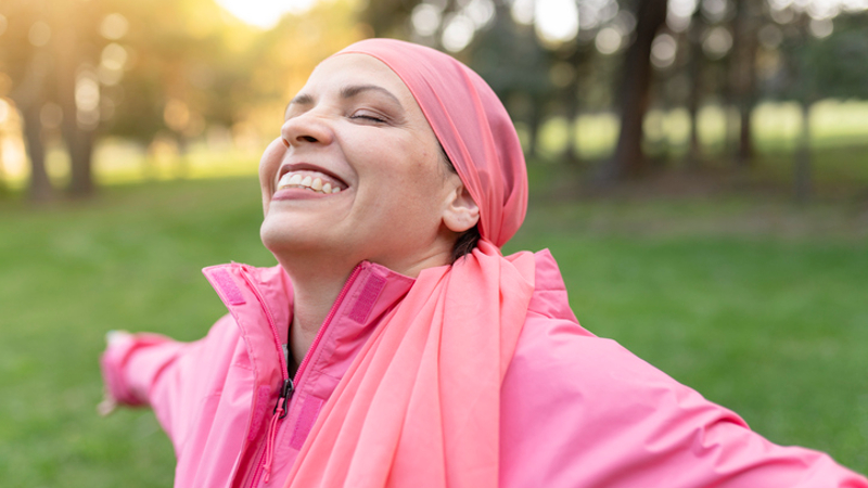 O mês de outubro é conhecido mundialmente pela campanha de prevenção e diagnóstico precoce dos cânceres de mama e de colo do útero (Foto: Getty Images)