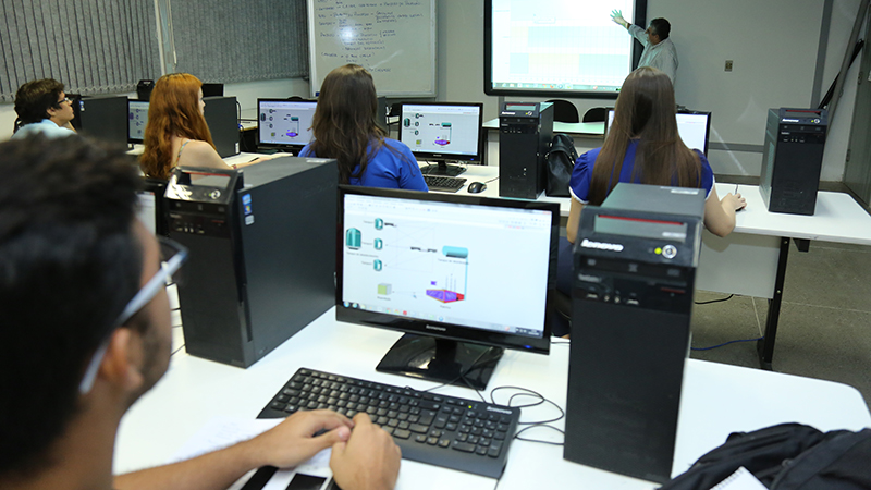O aluno de Engenharia de Produção, por sua vez, estará preparado para integrar a tecnologia à gestão dos recursos físicos, humanos e financeiros. Foto: Ares Soares.