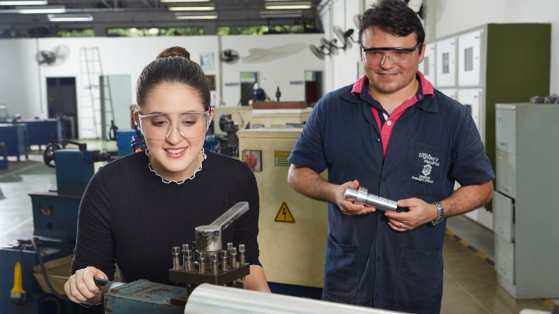 Curso possui ampla carga horária prática e dispõe de laboratórios com equipamentos de ponta. (Foto: Delfina Rocha)