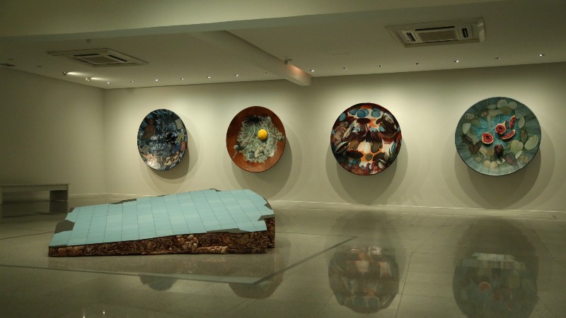 Exposição 'Pele do Tempo', de Adriana Varejão, realizada em 2015 no Espaço Cultural Unifor (Foto: Ares Soares)