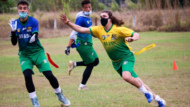 As aulas serão ministradas pelo couch Richard Lowrey, treinador do Ceará Caçadores (Foto: Reprodução/Flag Football Brasil)